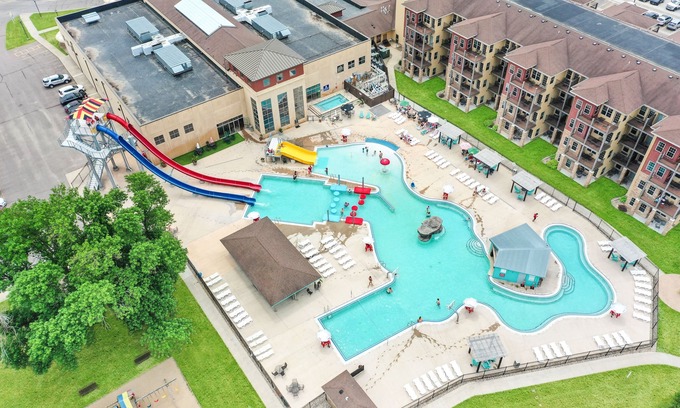 Spirit Lake Cabina | Arnolds Park Cabin at Bridges Bay Resort Okoboji!