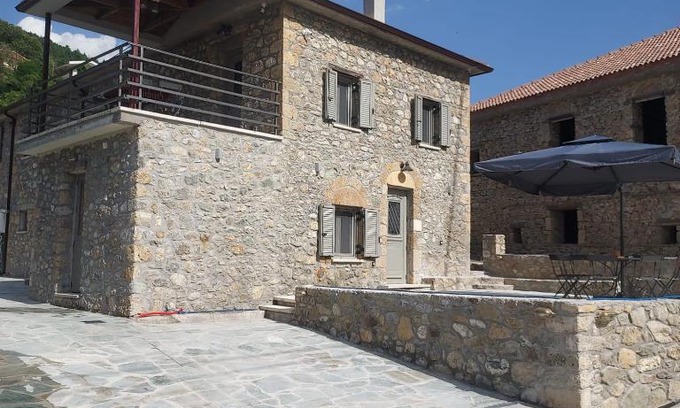 Zarouhla Apartamento | AROANIA suites