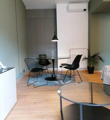 Arona Apartamento | Arona 03 centralissimo ampio bilocale con garage