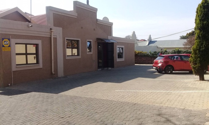 Greater Johannesburg Metropolitan Area Cabina | Arrive as Guests, Leave as friends.
