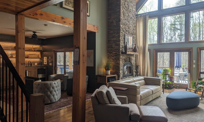 Shelby Casa | Arrow Haven- Gran casa enclavada en el bosque