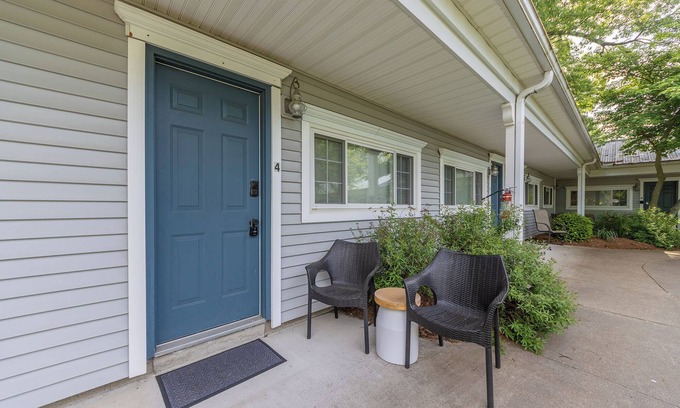 Saugatuck Casa | Arrowhead #4 - Walking distance to downtown Saugatuck, Updated studio