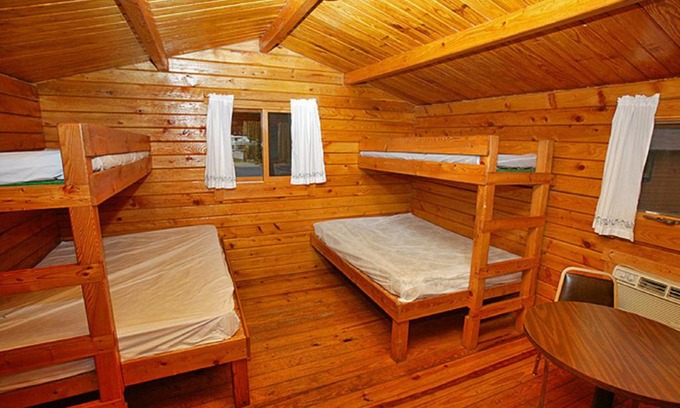 Marquette County Complejo | Arrowhead Camping Resort Cabin 1