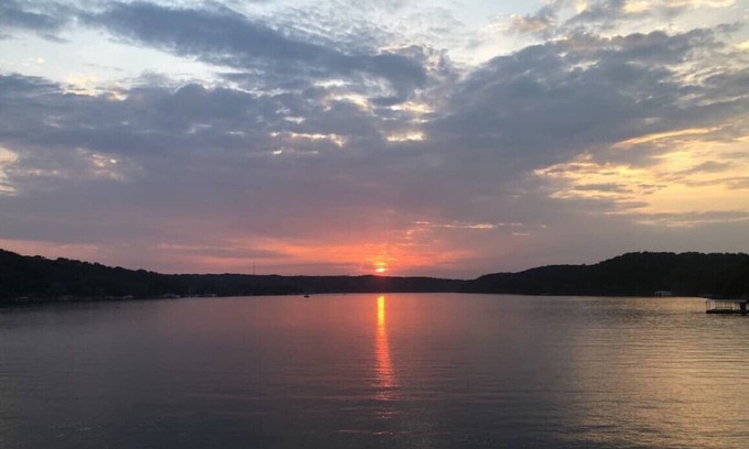 Jay Casa | Arrowhead Hideaway, waterfront house with a View.