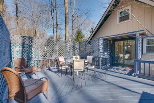 Pocono Lake Casa | Arrowhead Lake Access Cabin with Resort Amenities
