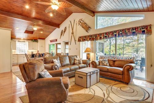 Pocono Lake Casa | Arrowhead Lake Retreat with Dock and Pool Access!