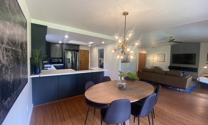 Columbia Casa | Arroyo Manor - Centrally Located