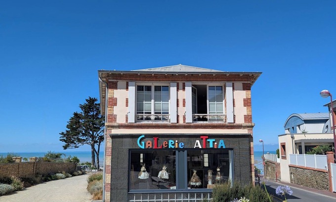 Saint-Pair-sur-Mer Apartamento | Art and Vintage seaside apartment 1 minute walk from the beach 4 people