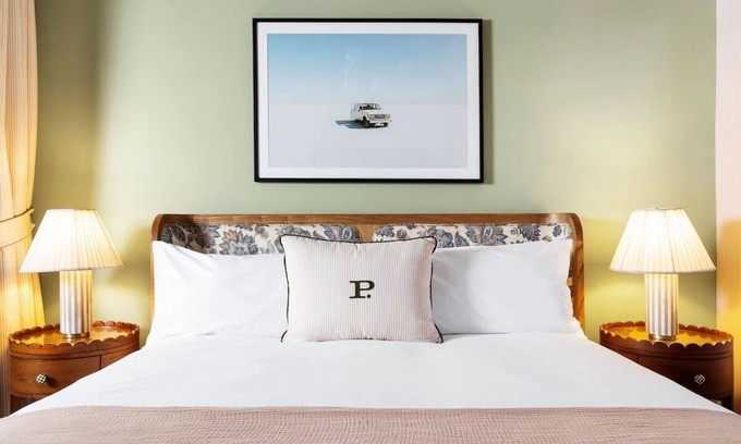 Hyde Park Hotel | Art Deco Room With Kitchenette, Onsite Parking, Pets Are Welcome!