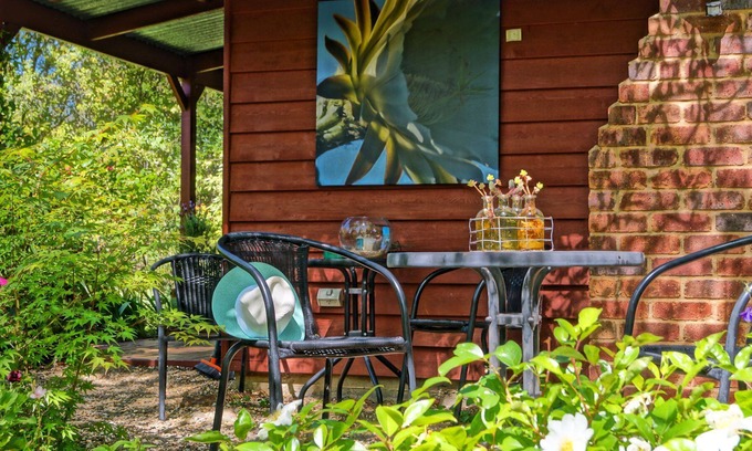 Beechworth Cabaña | Art Escape is a very private cottage perfect for a couple