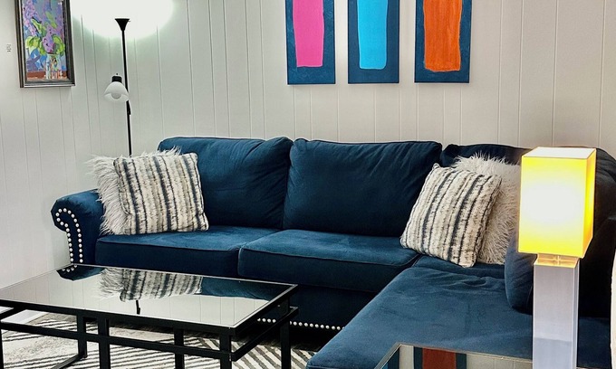Johnson City Casa | Art Haven Unit 1. Close to everything!
