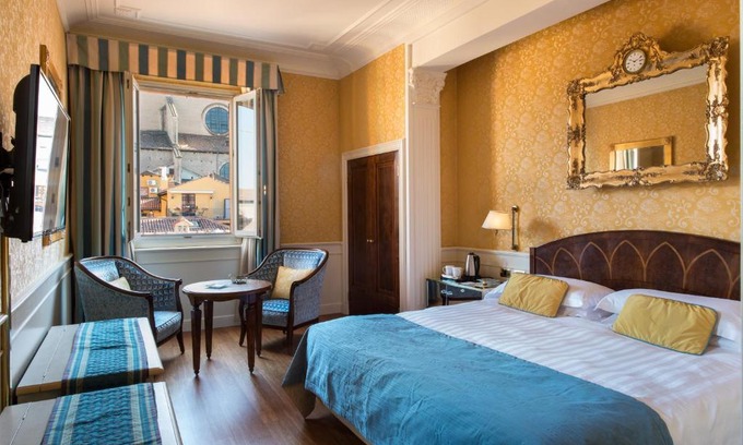 Historic Center Hotel | Art Hotel Orologio