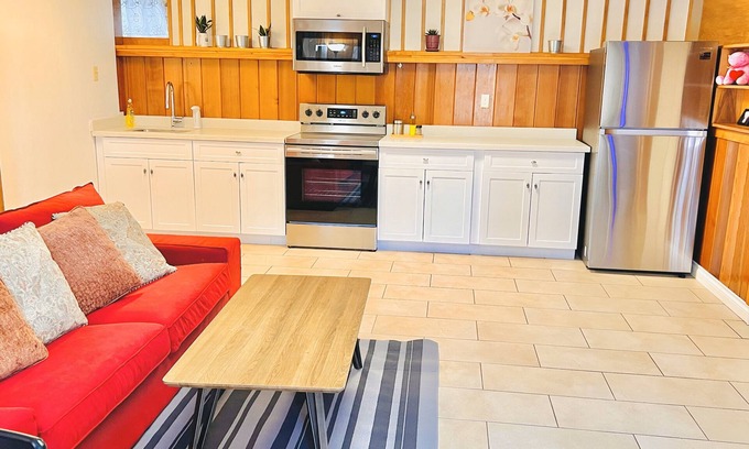 Burnaby Casa | ART House Burnaby Two Bedrooms Suite