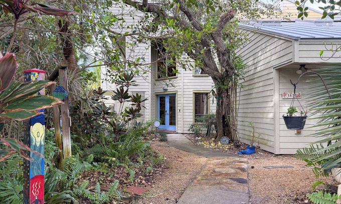 Old Orchid Casa | Art on the Beach Paradise 200ft from Beach!