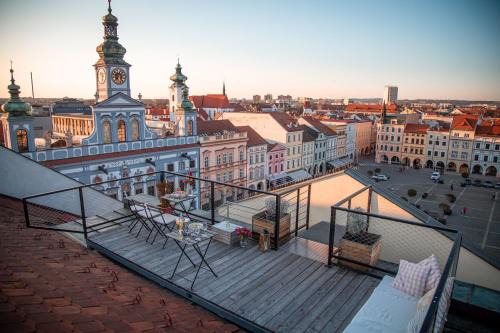 Ceske Budejovice Apartamento | ART room with rooftop prosecco picnic or breakfast