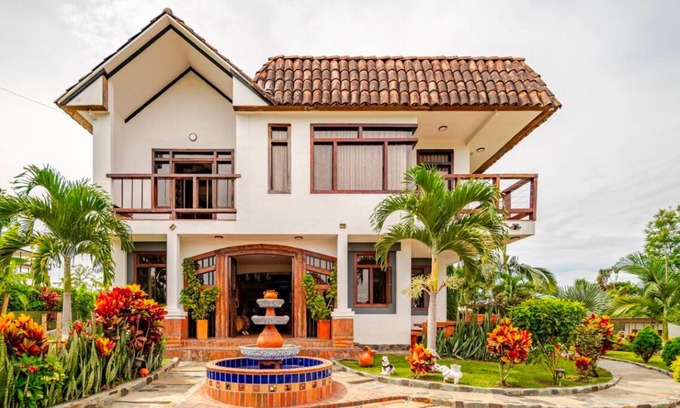 Quimbaya Chalet De Esquí | Art Tropical Retreat for Relaxation, Barbecue, and Quality Family Time!"