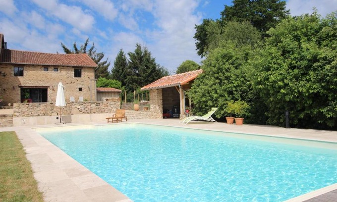 Champagnac-la-Riviere Casa | Artbarn