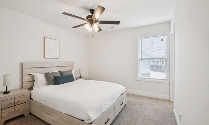 Clarksville Apartamento | Arte Luxury townhomes K3 I Comfy 2 Bed 2.5 Bath