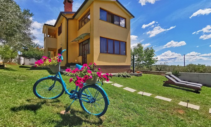 Markovac Apartamento | Apartamento con jardín y bonitas vistas, bañera de hidromasaje, WiFi, aire acondicionado, estacionamiento, para 4-6 personas.