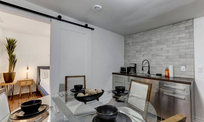 Sainte-Marie Apartamento | Artful 3BR in the heart of Downtown Montreal