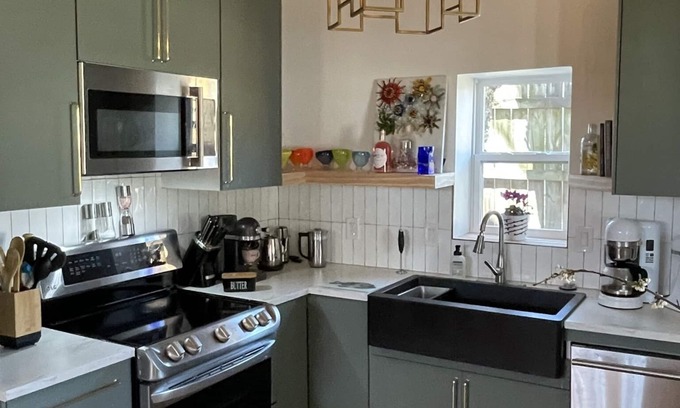 Oak Cliff Casa | Arthouse- Bishop Arts - Beautiful house in historical Winnetka neighborhood.