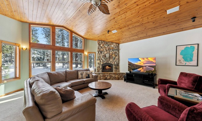 Tahoe Paradise Chalet De Esquí | Artisan Chalet: Pet Friendly, Deluxe Kitchen, Games