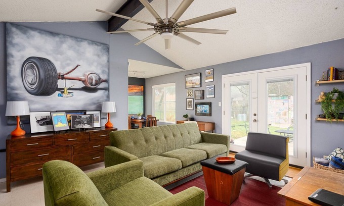 Sweetbriar Casa | Artist of Austin (Kid + Pet Friendly)