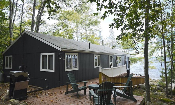 Standish Casa | Artist's Haven with Spectacular Sunset Views on Frye Island!