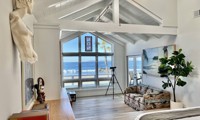 Santa Ana Heights Casa | "Artist's Retreat" Available Apr-May. Entire Oceanfront Home