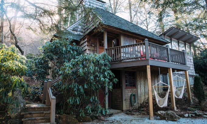 Highlands Cabaña | Adirondack Cottage: Designer Artists Studio, Walk To Town, Pet Friendly
