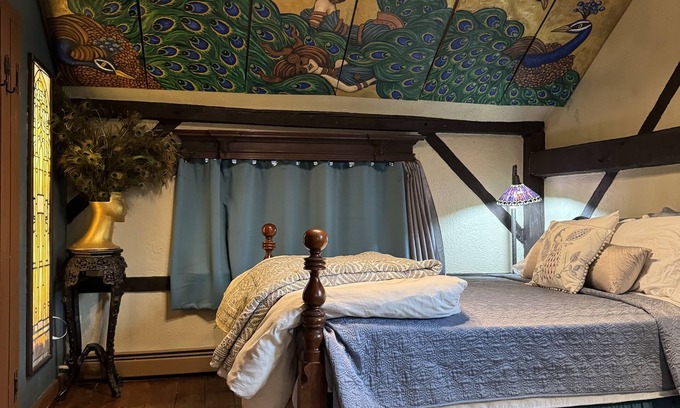 Kent Casa | Artistic barn: wood burning hottub, sauna and pizza oven