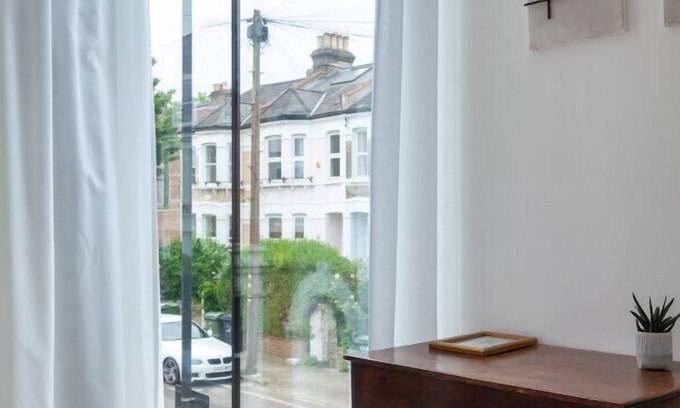 Herne Hill Casa | Artistic & Stylish Gem In The City