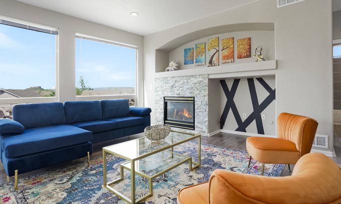 Castle Rock Casa | Artistic & Stylish, Top-notch & Breathtaking, 3 King Beds & 3 Living Rooms