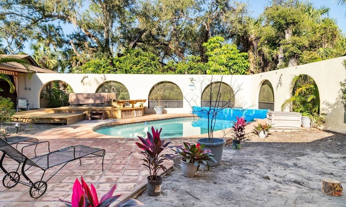 Port Charlotte Villa | ‼️Artistic‼️ Villa w/ Pool, Theater & Hot Tub