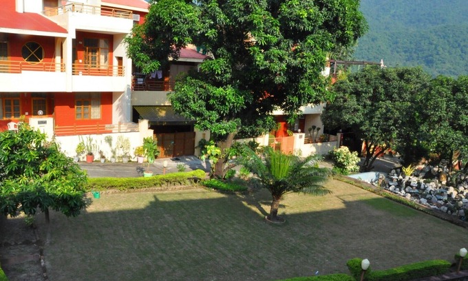 Rishikesh Cabaña | Habitación diseñada artísticamente cerca de Ganga Vatika