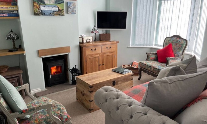 Harrogate Cabaña | Ubicación central, WIFI sin restricciones y estacionamiento sin restricciones