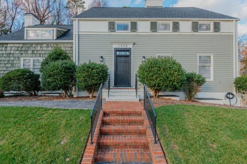 Old Irving Park Casa | Artopia Retreat and Marys Gatehouse