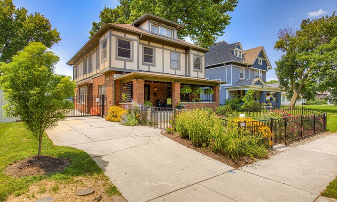 Near Northside Casa | Arts & Crafts in Quiet Neighborhood