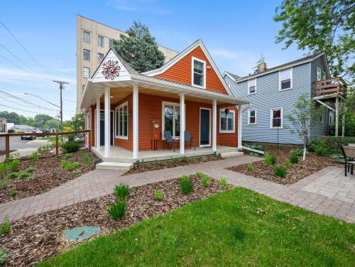 Bottineau Casa | Arts District Abode