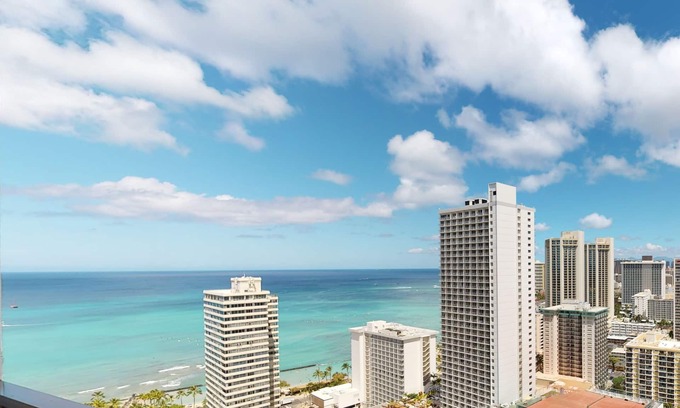 Waikiki Condominio | Artsy 32nd Floor Condo with Modern Furnishings & Gorgeous Ocean Views by Koko Resort Vacation Rentals