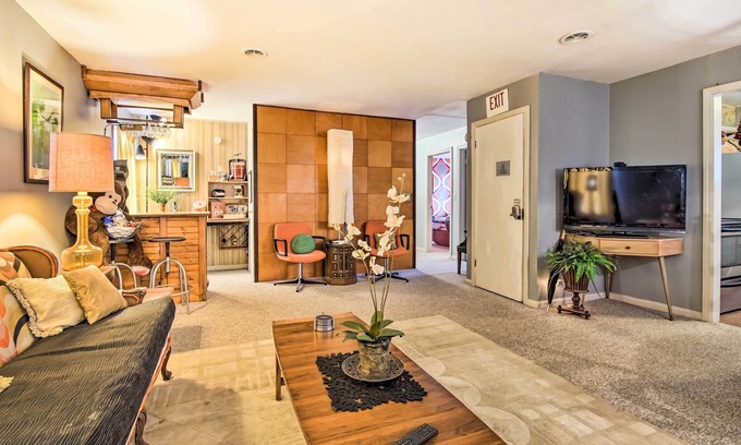 Independence Casa | Artsy Getaway ~ 8 Miles to Downtown Kansas City!