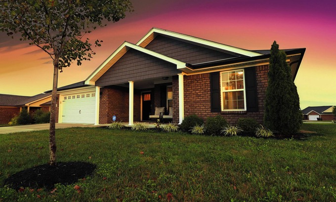 Richmond Casa | Artsy KY-Themed Richmond Gem: Sleeps 8, Centrally Located & 5 mins from Kayaking