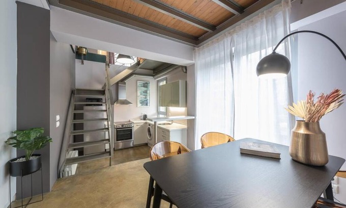 Gazi Apartamento | Artsy Urban Loft in Athens