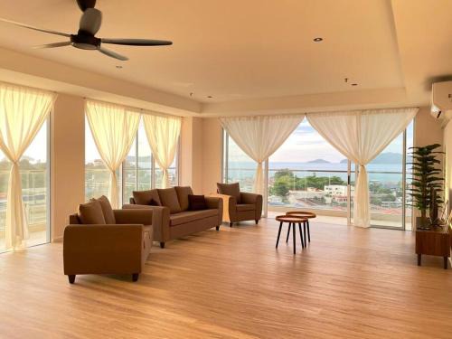 Tanjung Aru Casa | ARU SUITE Spacious Sea & Sunset View Home 10pax with Private Parking