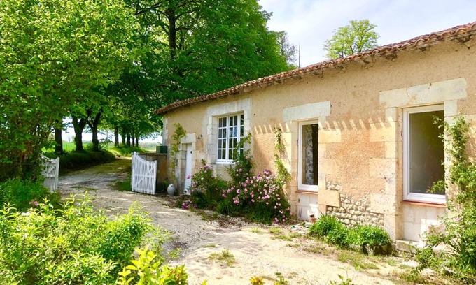 Montboyer Casa | As seen on A New Life in The Sun - Beautiful 3 bedroom cottage with shared pool