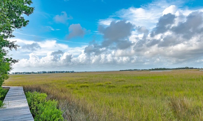 Bald Head Island Condominio | As you enter, the Bald Head Creek and marsh vistas-through the walls of windows-catch your eye.