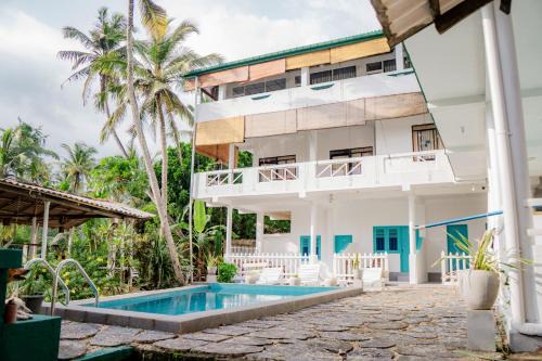 Midigama East Cama Y Desayuno | Asanka Surf House & Resturant