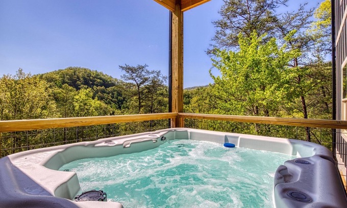 Sevierville Cabina | Ascension Ridge - New Construction! - Great Views! 3 Bedroom Cabin by Redawning