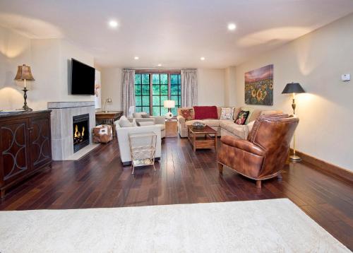 Avon Casa | Ascent Residence 309