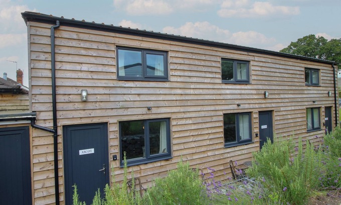Overton-on-dee Cabaña | ASCOT, romantic, character holiday cottage in Ellesmere